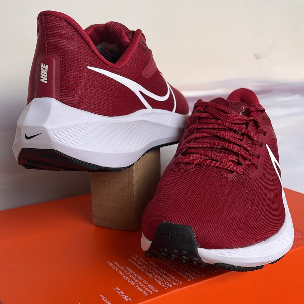 NIKE WMNS AIR ZOOM PEGASUS
TEAM CRIMSON/WHITE-BLACK DM0165-600 SNEAKERS - Picture 12 of 16